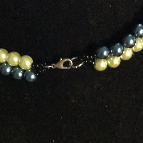 2strands attached faux pearls, twist necklace, w/silver metal lobster claw clasp - Picture 4 of 5